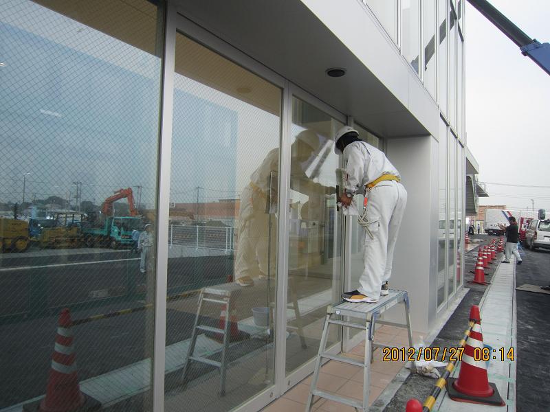 アピタ佐原東店外壁ガラス光触媒施工