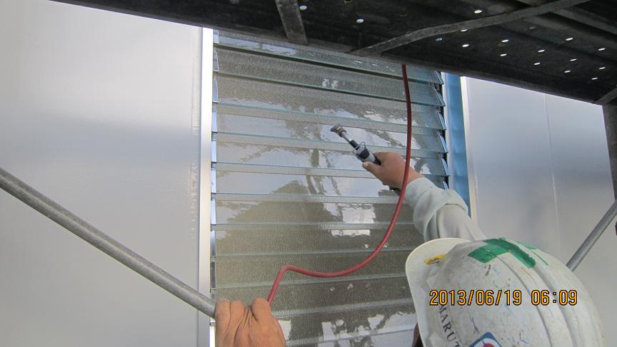 親和銀行福江支店外壁（タイル・ガラス）光触媒施工